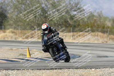 media/Dec-01-2025-Moto Forza (Mon) [[2daa91e15f]]/3-Beginner Group/Session 3 (Turn 3)/